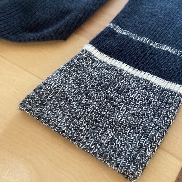 Express black sweater. Worn, but good condition, gray and white detail on wrist - Picture 4 of 7